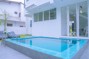 House La We - A Luxury Villa with a Private Pool